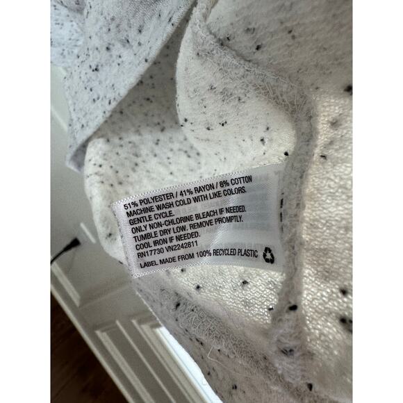 Isabel Maternity by Ingrid & Isabel Light Gray Maternity Sweatshirt - Size Large - Picture 4 of 6